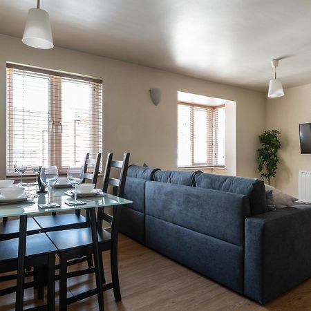 Spacious 2Br Flat - 2 Free Parking Spaces - Near Lgw Airport Crawley  Extérieur photo