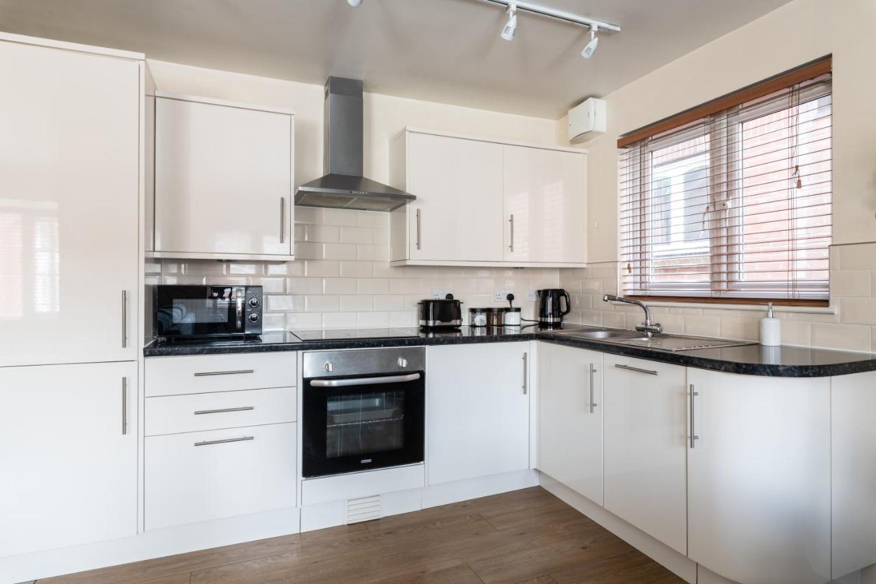 Spacious 2Br Flat - 2 Free Parking Spaces - Near Lgw Airport Crawley  Extérieur photo