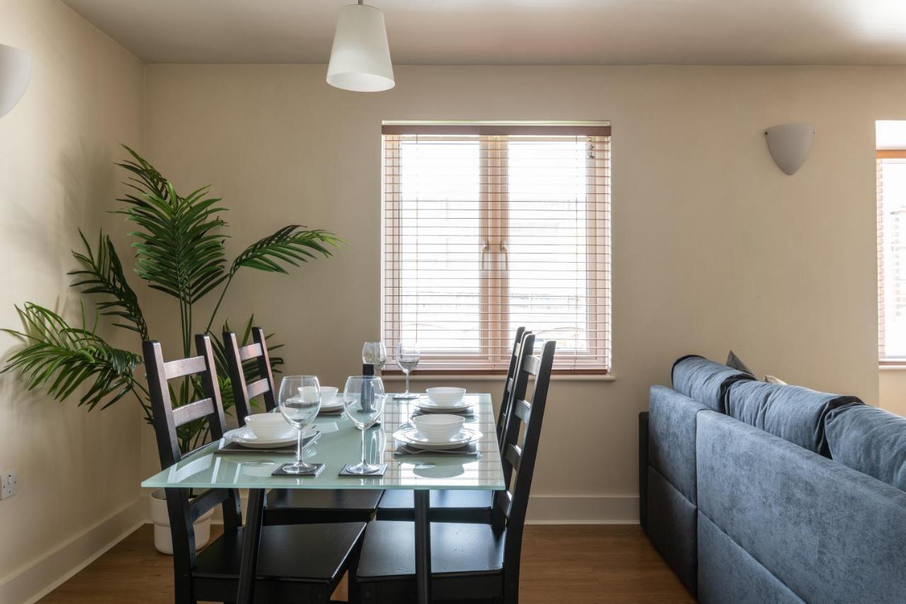 Spacious 2Br Flat - 2 Free Parking Spaces - Near Lgw Airport Crawley  Extérieur photo
