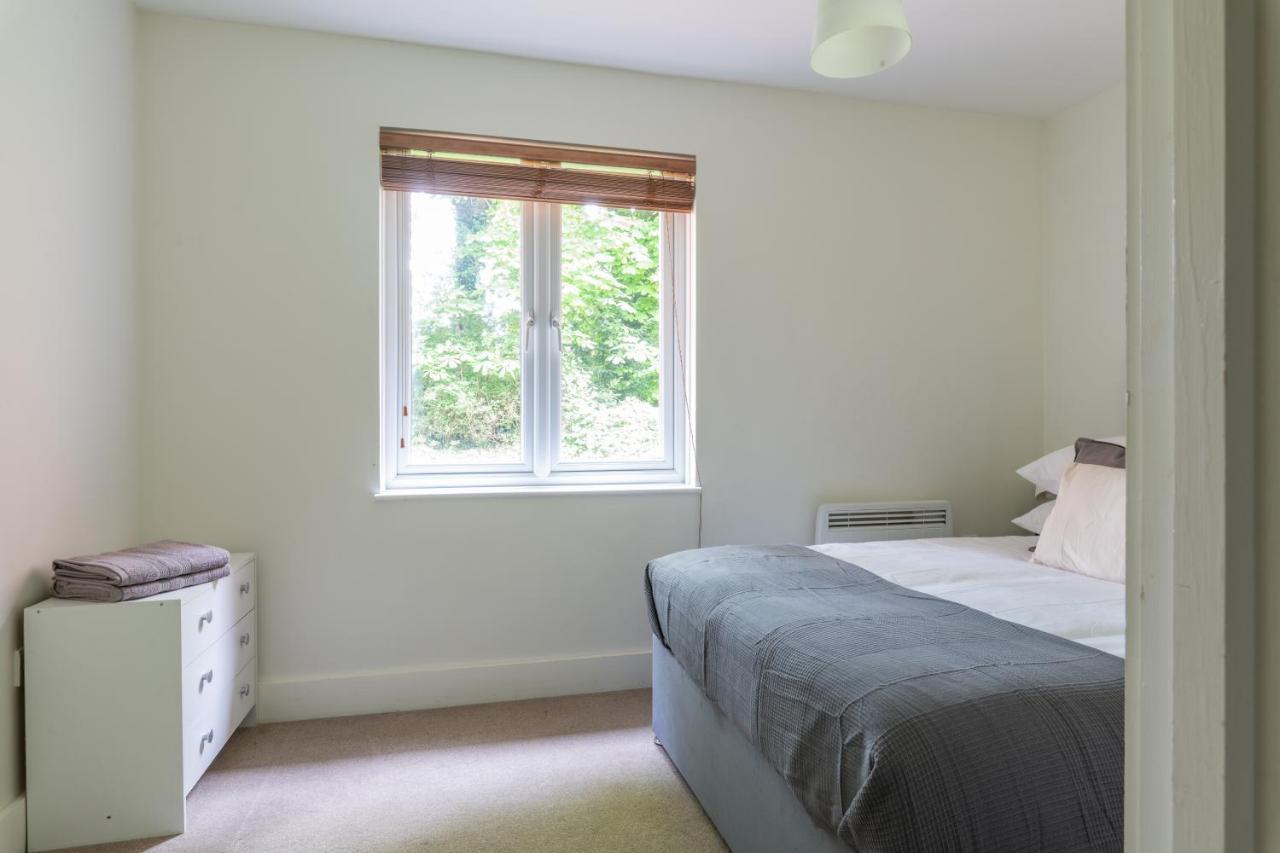 Spacious 2Br Flat - 2 Free Parking Spaces - Near Lgw Airport Crawley  Extérieur photo